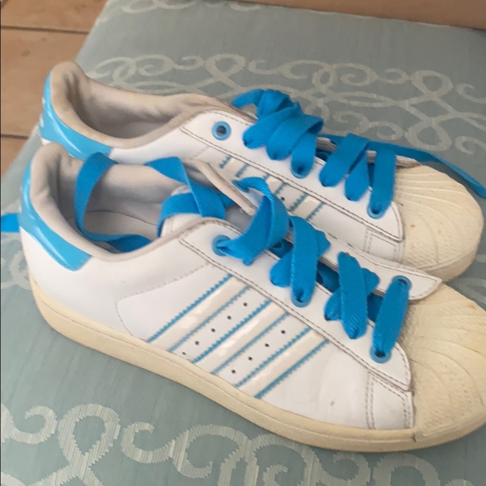 Slightly used vintage adidas women’s size 6